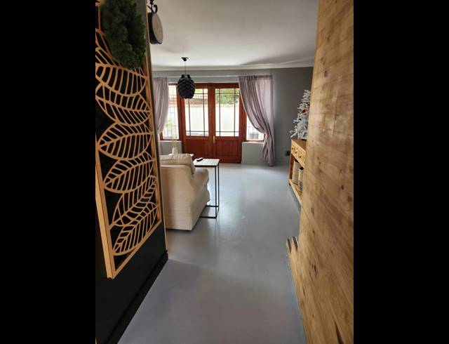 3 BEDROOM PROPERTY TO RENT IN PARADISE BEACH